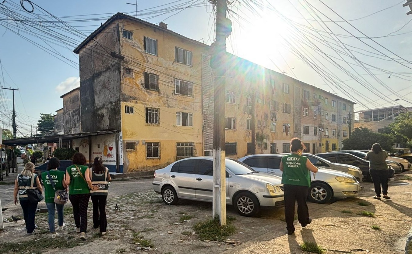 Instituições cadastram moradores do conjunto habitacional do INSS em Fortaleza (CE)