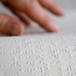 DPU aciona Justiça para garantir acessibilidade de deficientes visuais a serviços bancários