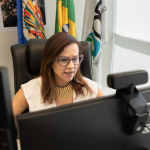 DPU apresenta boas práticas para defesa de mulheres criminalizadas por delitos menores de drogas em reunião da OEA
